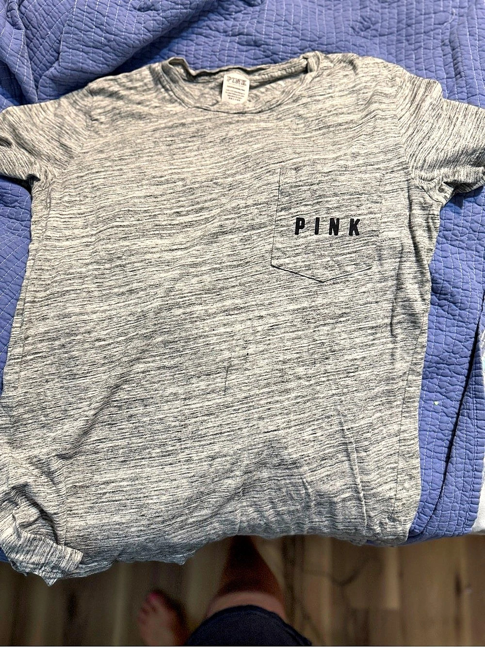PINK Short Sleeve Graphic Tee in Gray